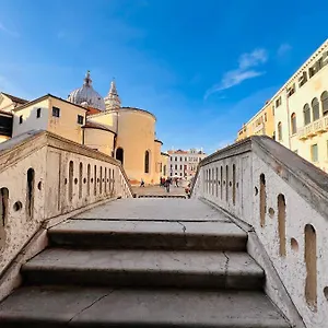 https://palazzo-malipiero.hotelslidodijesolo.com